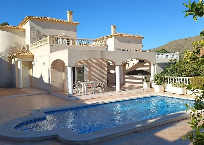 Casa Los Olivos, Villa With A Pool